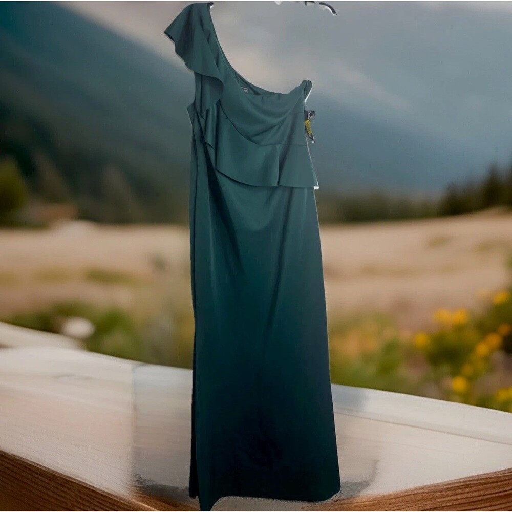Jessica Howard Size 16 Hunter Green One Shoulder Gown